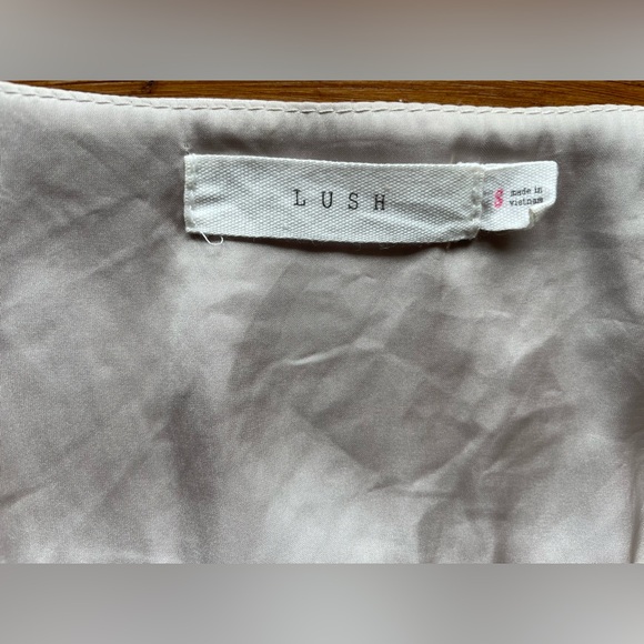 LUSH Blouse - Picture 7 of 7